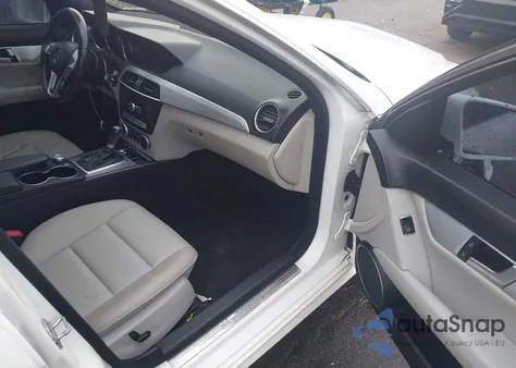 2013 Mercedes-Benz C 250 Sport из США, поврежденный, VIN WDDGF4HB0DA770800